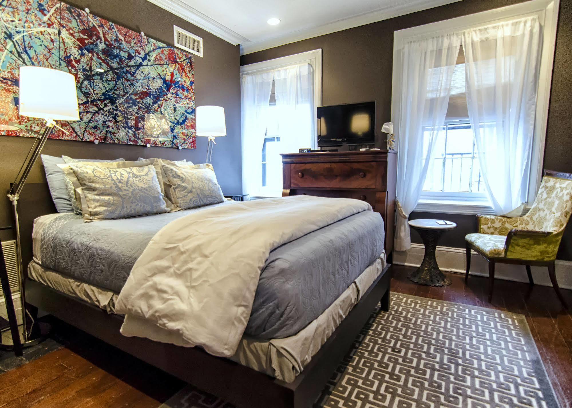 The Dwight D, A City House 4*