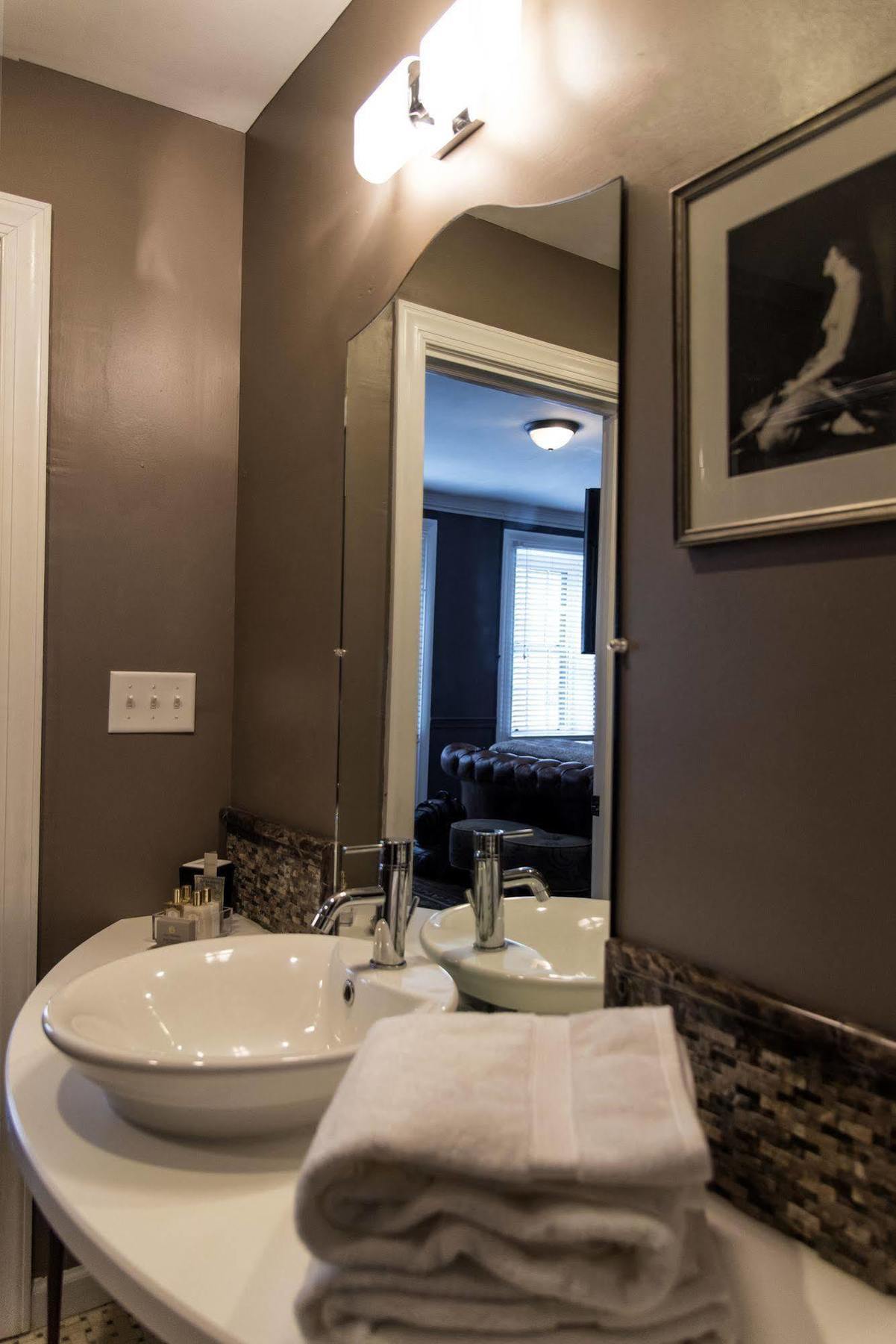 The Dwight D, A City House 4*